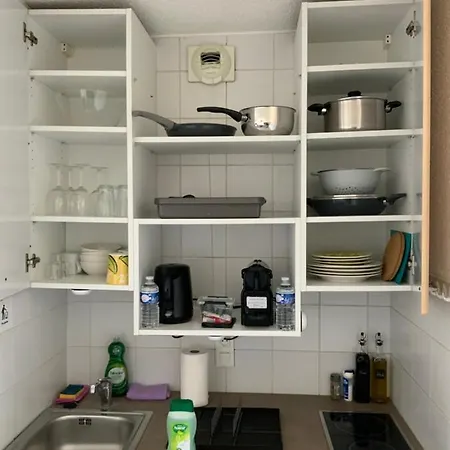 Cannes Marina Le Surcouf - De 28m2 Au 10eme Etage Avec Piscine, Terrasse, Parking, Vue Montagne Et Port : Mandelieu-la Napoule 아파트 *