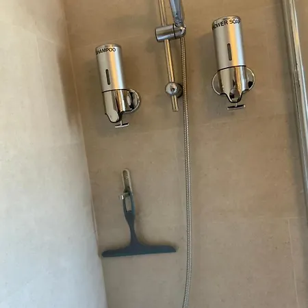 Cannes Marina Résidence Le Surcouf - De 28m2 Au 10ème étage Avec Piscine, Terrasse, Parking, Vue Montagne Et Port : Mandelieu-la Napoule * Mandelieu