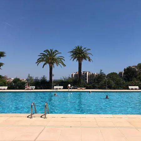 Cannes Marina Le Surcouf - De 28m2 Au 10eme Etage Avec Piscine, Terrasse, Parking, Vue Montagne Et Port : Mandelieu-la Napoule Lägenhet Mandelieu