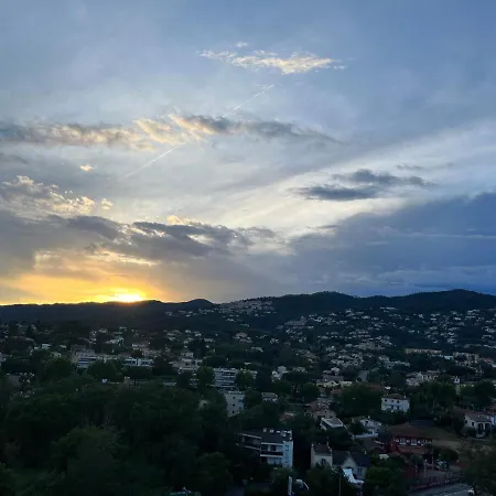 Cannes Marina Le Surcouf - De 28m2 Au 10eme Etage Avec Piscine, Terrasse, Parking, Vue Montagne Et Port : Mandelieu-la Napoule Lägenhet