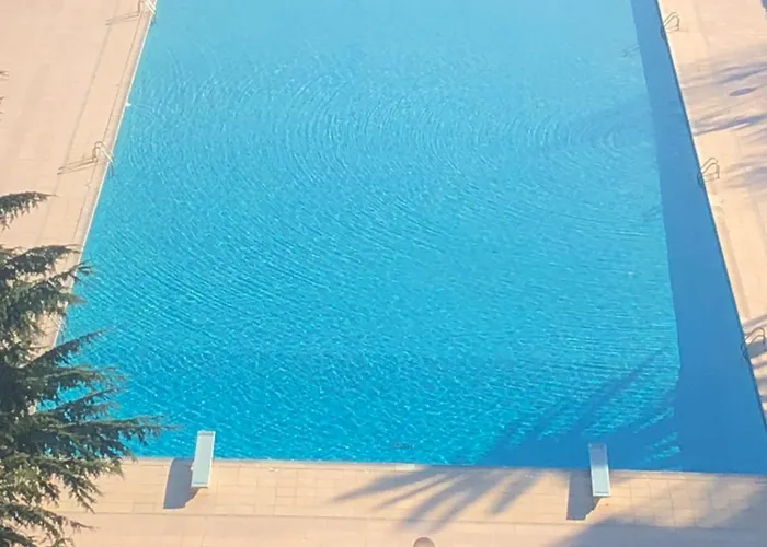 Cannes Marina Résidence Le Surcouf - De 28m2 Au 10ème étage Avec Piscine, Terrasse, Parking, Vue Montagne Et Port : Mandelieu-la Napoule *